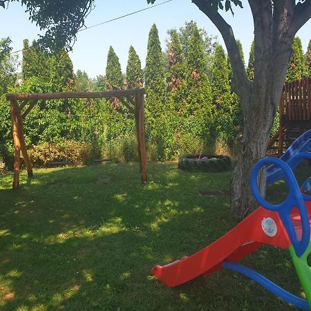Famvarga Apartmanház Balatonfenyves Esterno foto