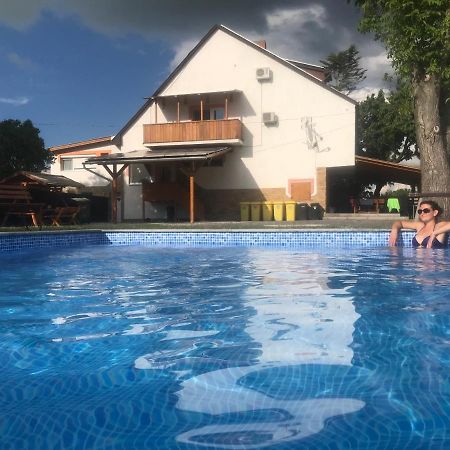 Famvarga Apartmanház Balatonfenyves Esterno foto