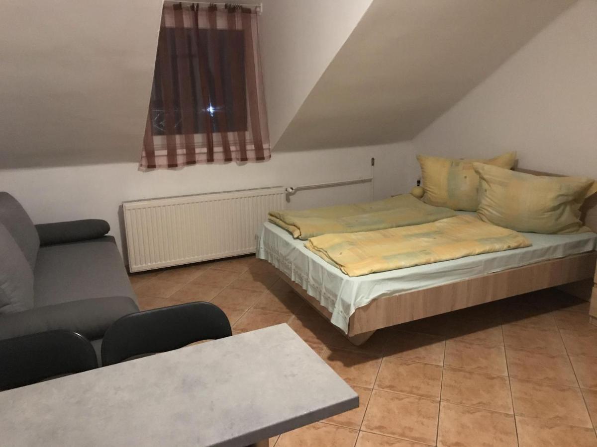 Famvarga Apartmanház Balatonfenyves Esterno foto