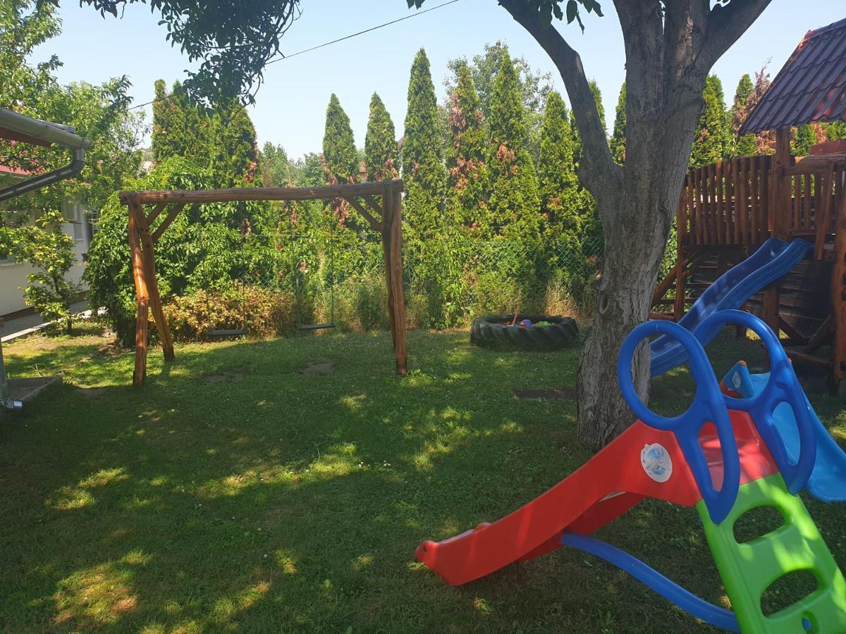 Famvarga Apartmanház Balatonfenyves Esterno foto