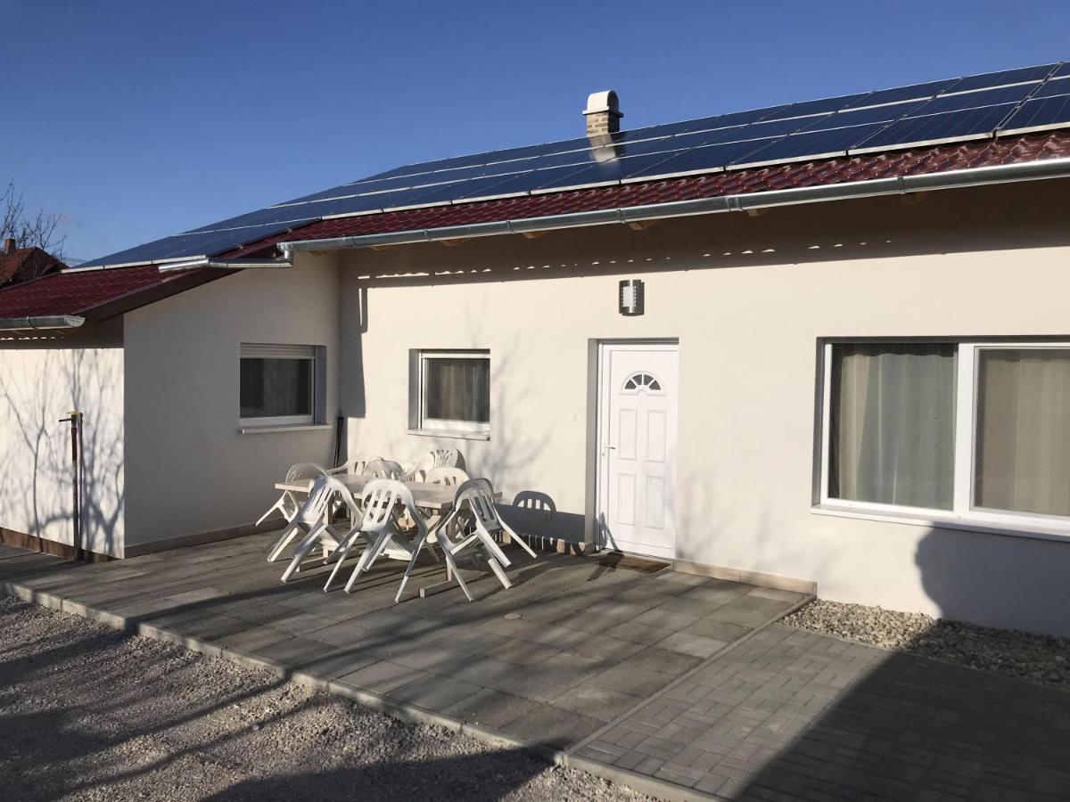 Famvarga Apartmanház Balatonfenyves Esterno foto