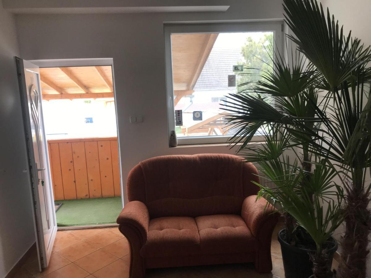 Famvarga Apartmanház Balatonfenyves Esterno foto