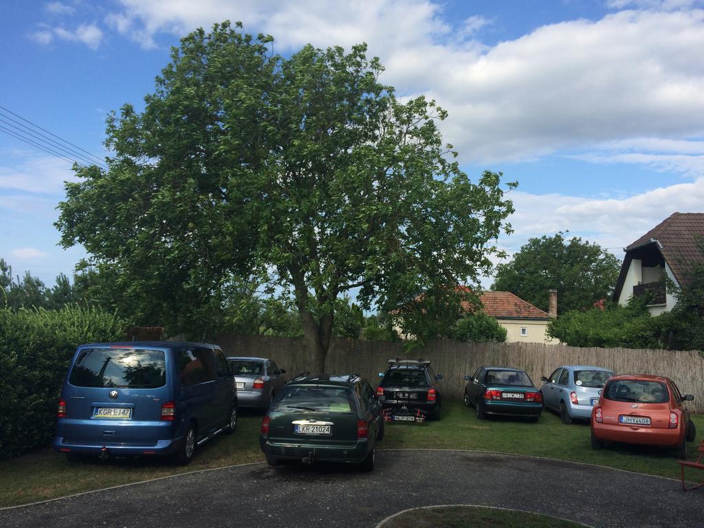 Famvarga Apartmanház Balatonfenyves Esterno foto