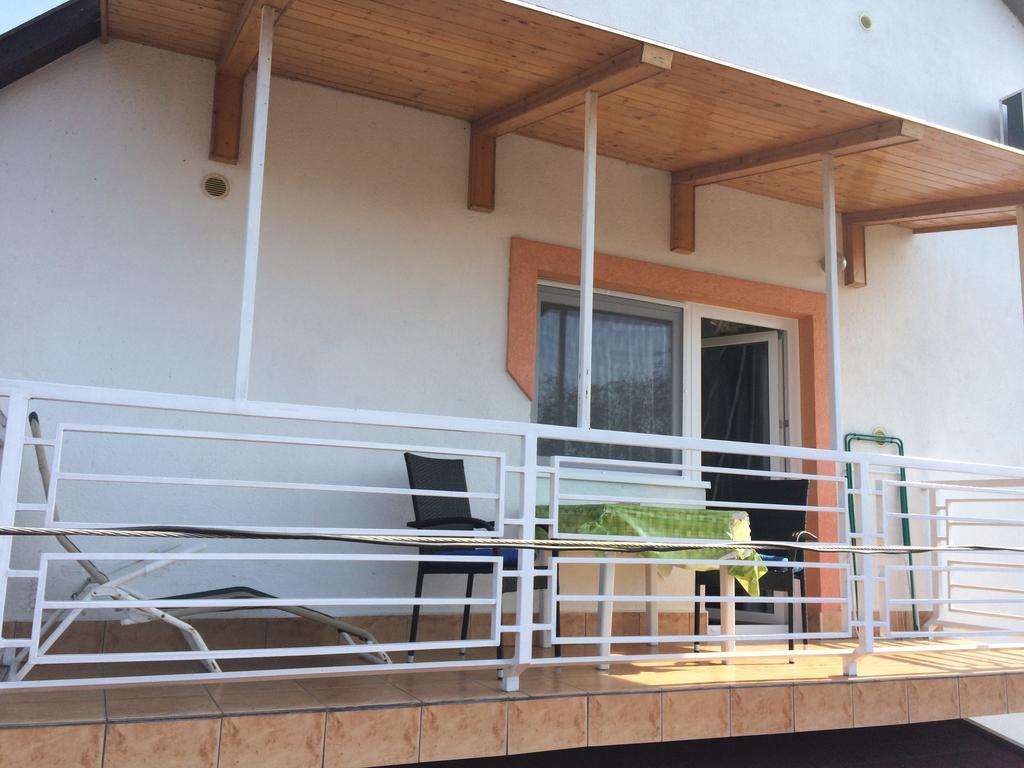 Famvarga Apartmanház Balatonfenyves Esterno foto