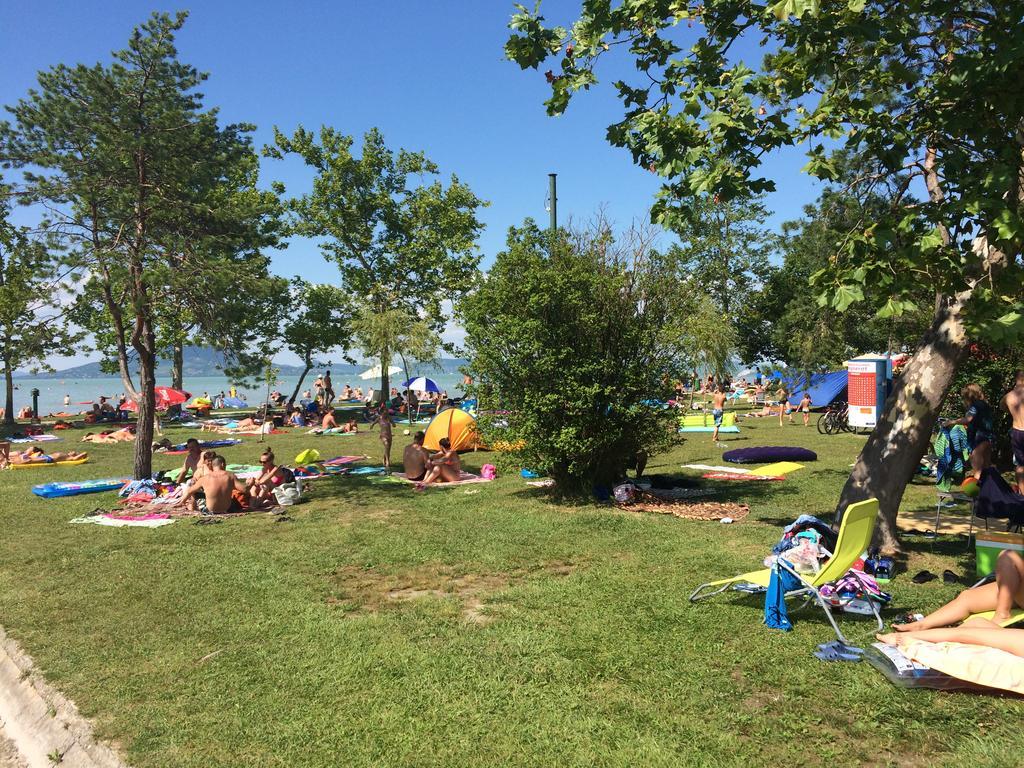 Famvarga Apartmanház Balatonfenyves Esterno foto