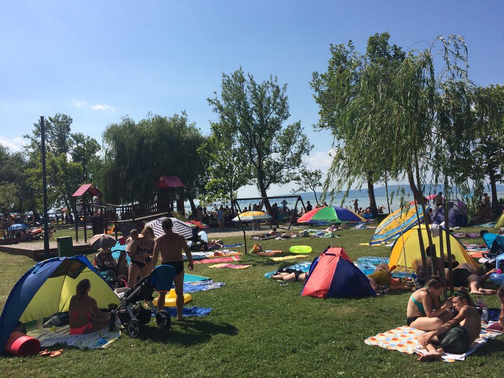 Famvarga Apartmanház Balatonfenyves Esterno foto
