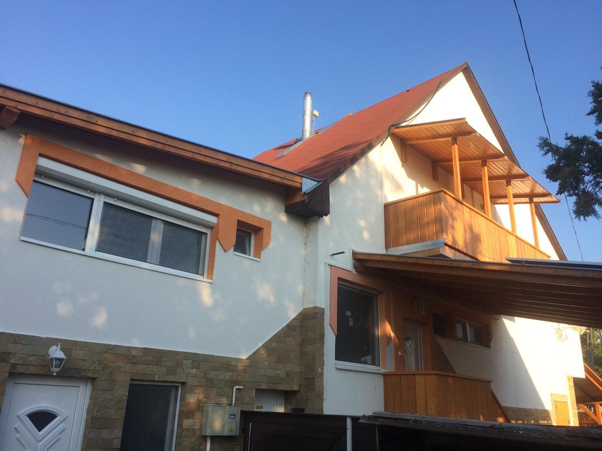Famvarga Apartmanház Balatonfenyves Esterno foto