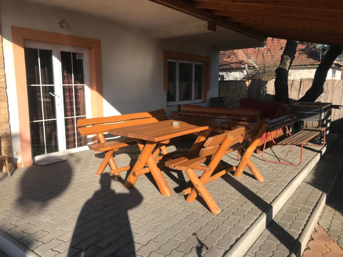 Famvarga Apartmanház Balatonfenyves Esterno foto