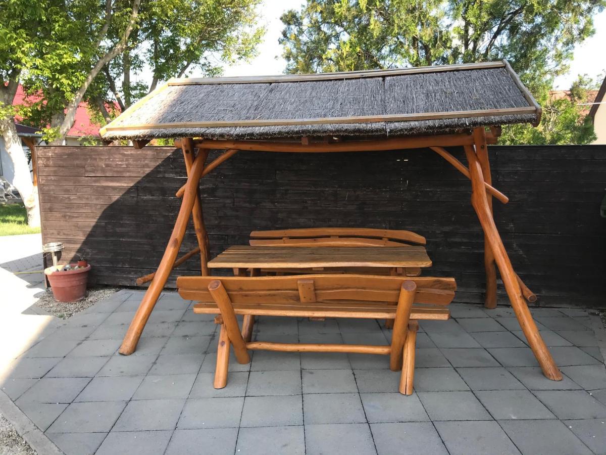 Famvarga Apartmanház Balatonfenyves Esterno foto